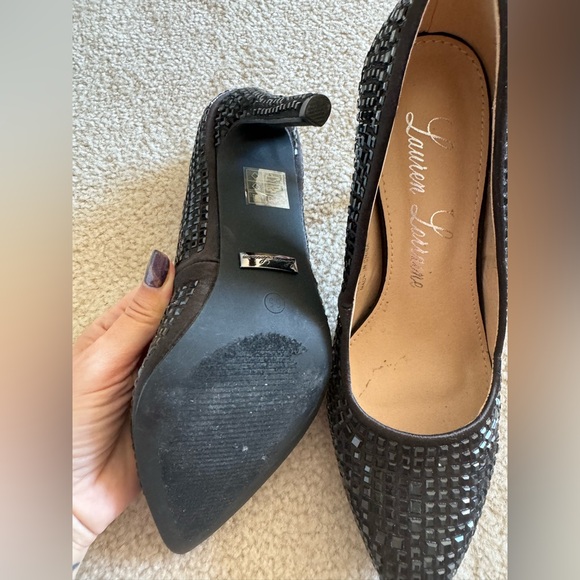 Beautiful Black Heels - Picture 3 of 7